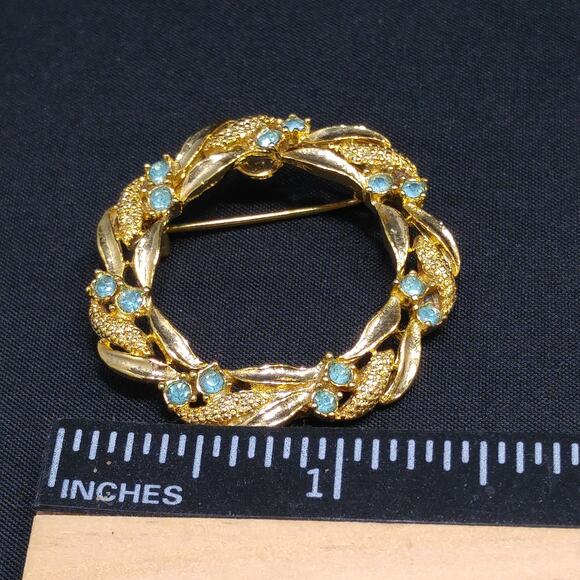 Vintage Wreath Brooch, Signed Gerry's, Light Blue Rhinestones, 1960s Jewelry - Picture 8 of 10
